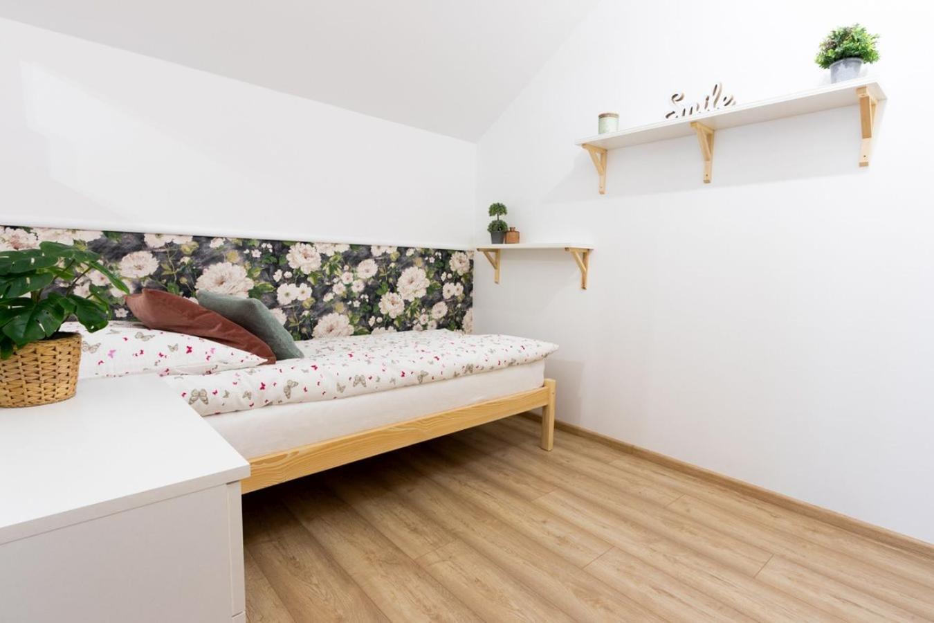 Apartamenty Gorki Male Tuszyn Exterior foto